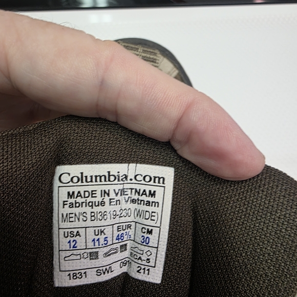 Columbia Men's Waterproof Hiking Shoes. Size 12 Wide - Picture 7 of 7